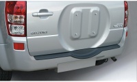 RGM ochranný plast hrany zadního nárazníku Suzuki Grand Vitara 3/5dv. -- rok výroby 2005-10 RGM ochranný plast hrany zadního nárazníku Suzuki Grand Vitara 3/5dv. -- rok výroby 2005-10